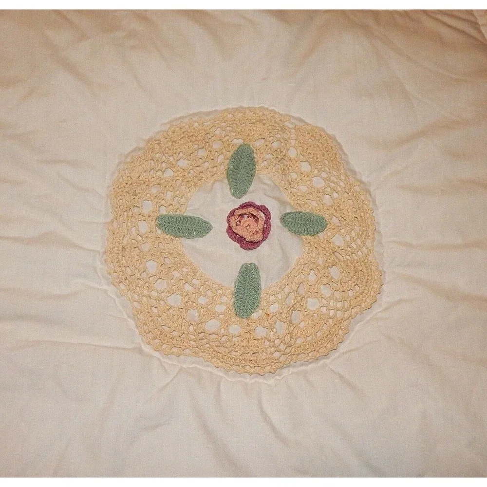 Crib Toddler Bed Comforter Cream Crocheted Roses Medallion Scalloped Edge